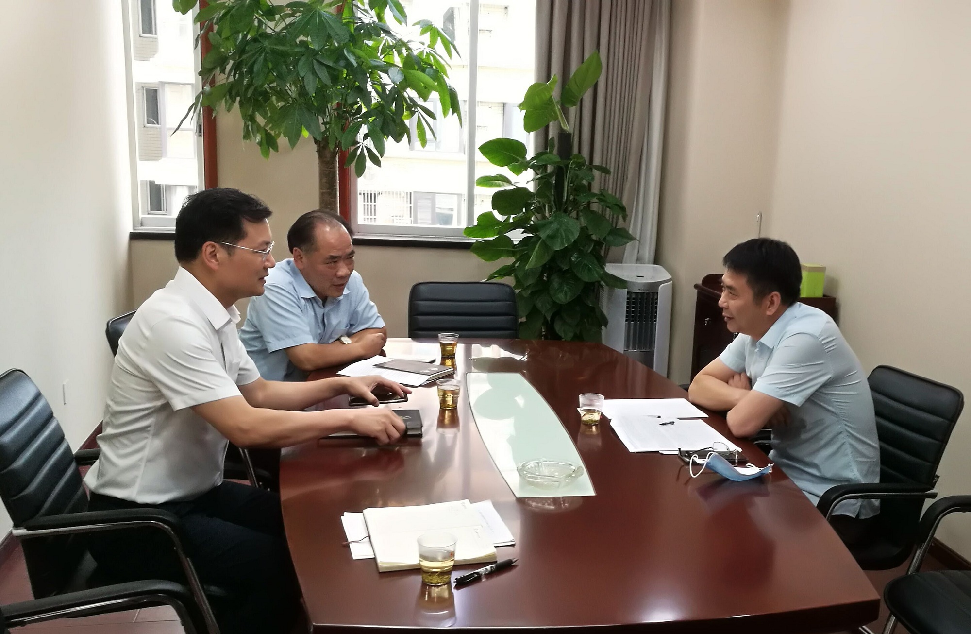 楊宏偉與專家組溝通交流_副本.jpg