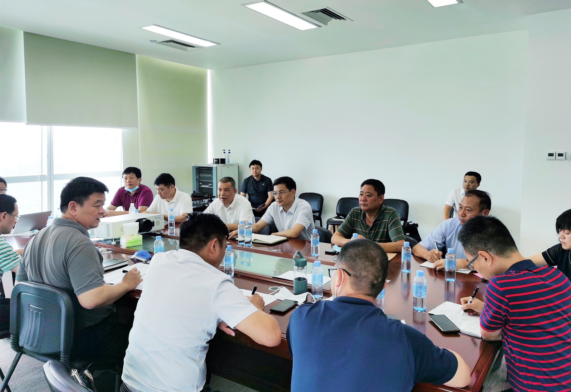楊宏偉赴廣西考察調(diào)研_104632_副本.jpg