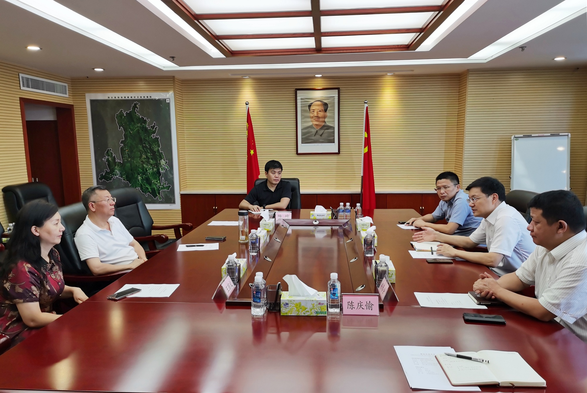 楊宏偉拜會省委外事辦主任徐正憲_20200807000435_副本.jpg