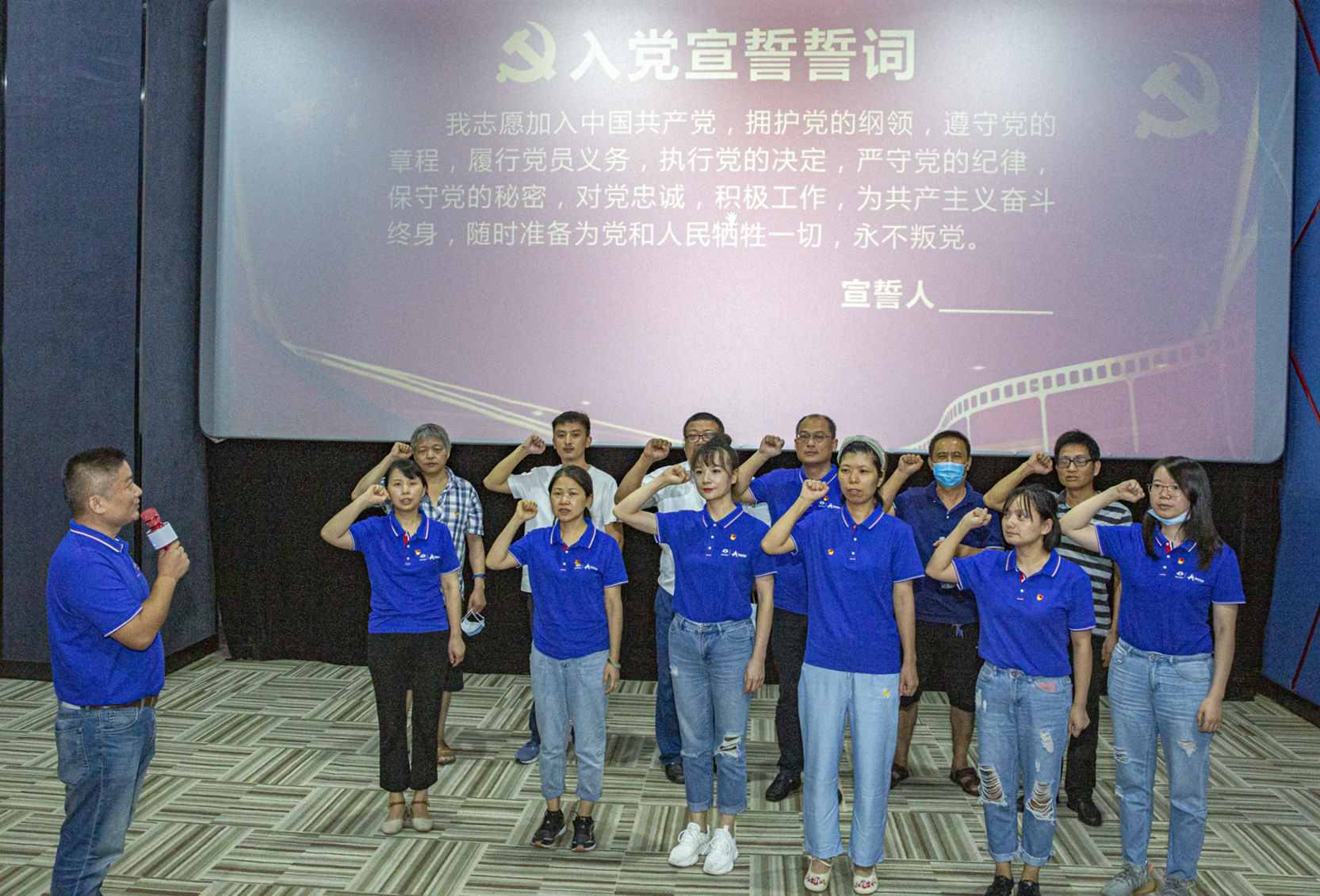 長江分公司入黨宣誓活動_副本.jpg