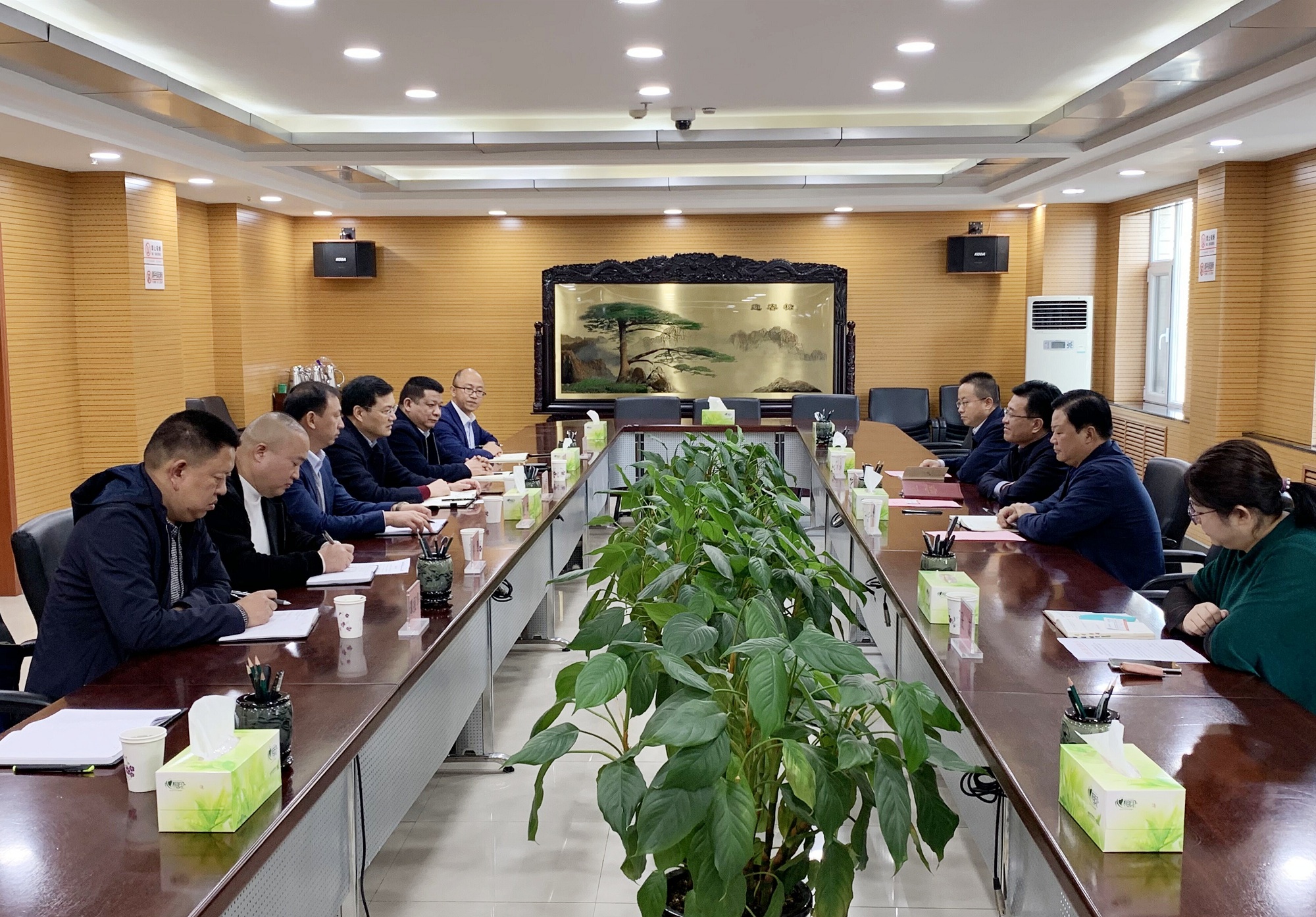 楊宏偉赴甘肅考察市場_副本.jpg