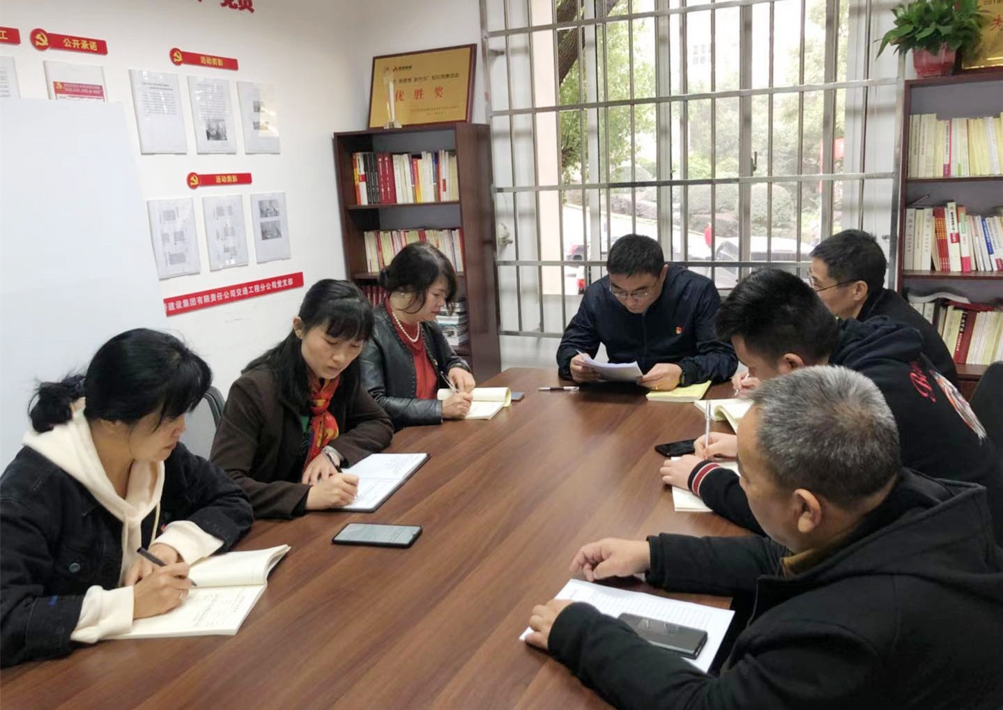 11月20日，交通工程黨支部專題學習黨的十九屆五中全會精神_副本.jpg