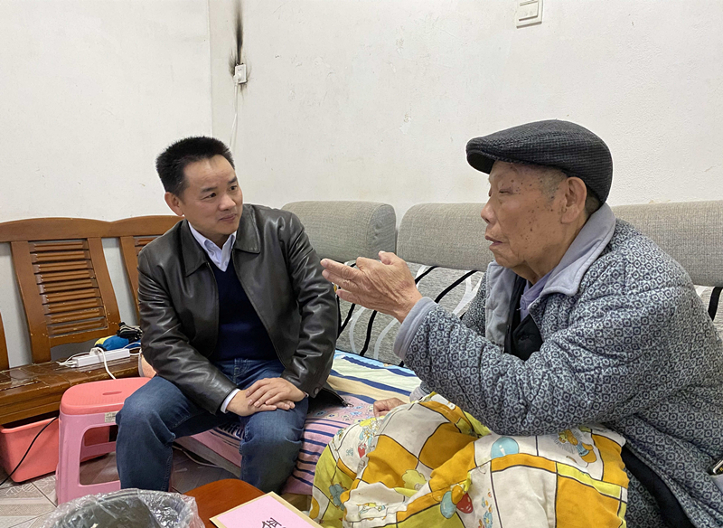 15、2月7日，陳湘平慰問困難退休群眾尹先金_副本_副本.jpg