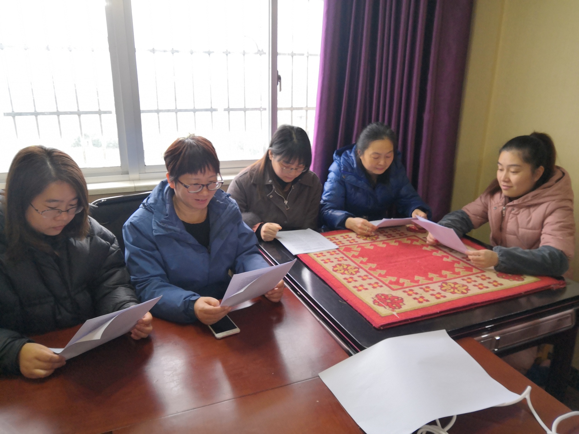 9項目女職工進行法律法規學習.jpg