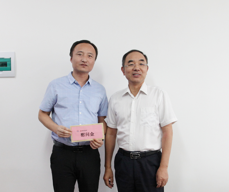 王術飛慰問_副本.jpg