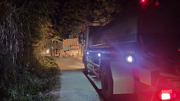 照片：茶常14標公路人36公里馳援龍海鎮森林火災現場.jpg
