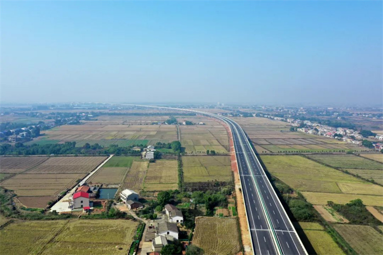 平益高速白泥湖湘江特大橋.jpg